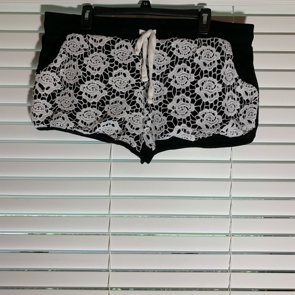 NWOT Bundle of Shorts - Picture 5 of 9